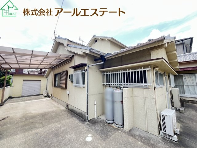 高砂市阿弥陀町南池　　中古戸建の駐車場