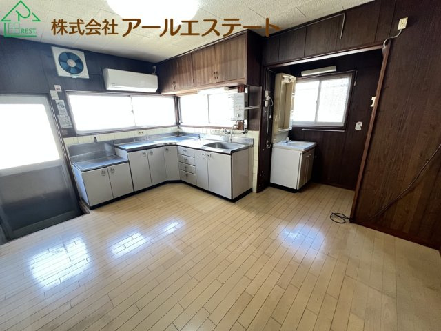 高砂市阿弥陀町南池　　中古戸建の居間・リビング