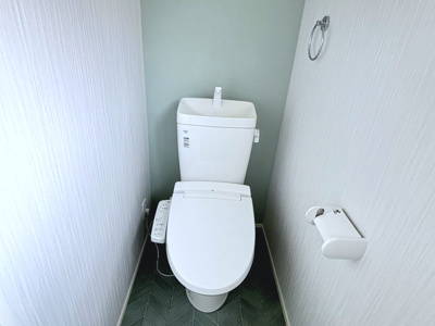 【トイレ】 | 【リフォーム住宅】中古一戸建　里庄町新庄A　3LDK | トイレは温水洗浄機能付き