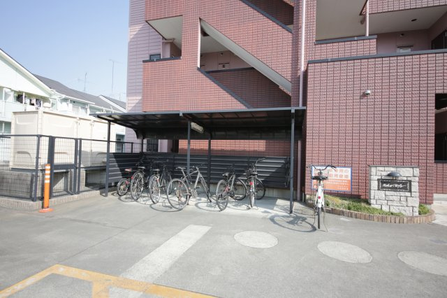 キャトル・セゾンの駐車場