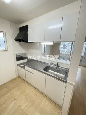 【キッチン】 | ピュアハイツ・翠Ａ | 【ピュアハイツ・翠Ａ】コンパクトなキッチンで掃除もラクラク