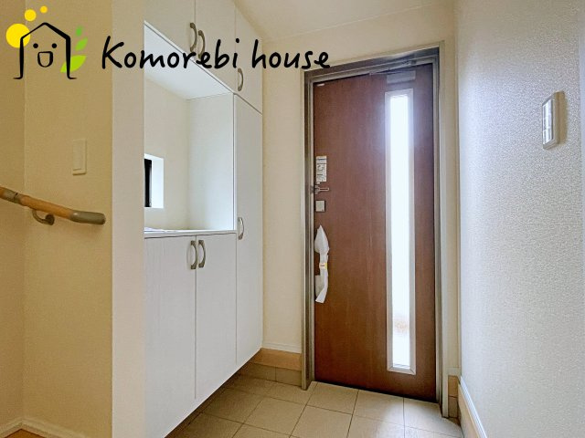 中分1丁目27番　新築一戸建て　ハートフルタウン　Aの玄関|収納力あるシューズボックス！
上段にはお出かけの際のとっておきの1足を♪