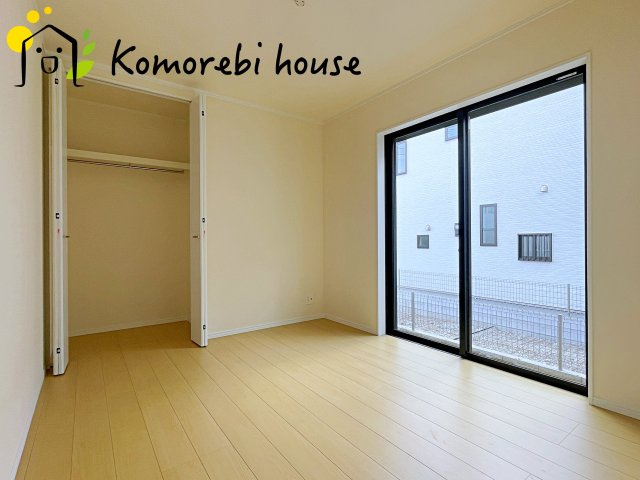 中分1丁目27番　新築一戸建て　ハートフルタウン　Aの洋室|来客用の布団や季節ものが収納可能♪
しわをつけたくないものも引っかけられます！