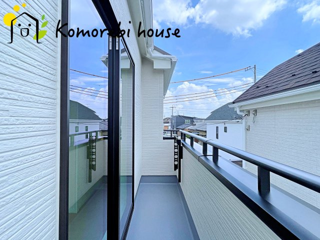 中分1丁目27番　新築一戸建て　ハートフルタウン　Aのバルコニー|南向きのバルコニーでお洗濯物がしっかり乾きます♪
洗濯物を取り込んでいたらお子様が返ってくるかも？バルコニーからおかえりー！