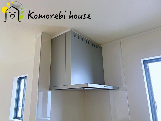 中分1丁目27番　新築一戸建て　ハートフルタウン　Aのキッチン|コンパクトなレンジフード♪
掃除などのお手入れも楽々です♪