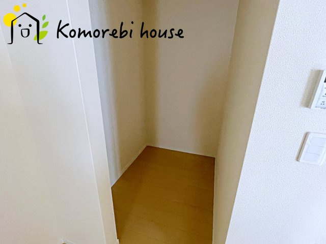 中分1丁目27番　新築一戸建て　ハートフルタウン　Aの収納|キッチン横には嬉しいパントリー付き♪
ご自身の使いやすいように棚を置いてもいいですね♪