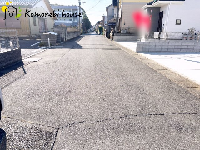 中分1丁目27番　新築一戸建て　ハートフルタウン　Aの前面道路含む現地写真|6ｍ道路と広い前面。
見通しもよく車の出入りもスムーズです♪
