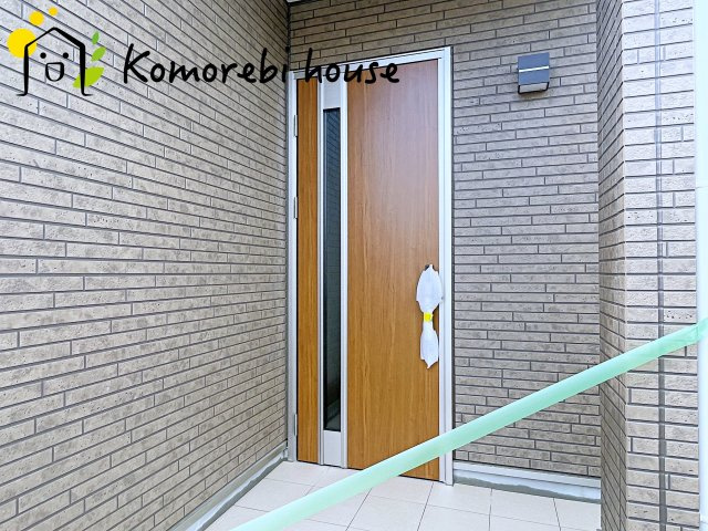 中分1丁目27番　新築一戸建て　ハートフルタウン　Aの玄関|明るい色の玄関扉でお出迎え♪
毎日帰ってるのが楽しくなりますね♪