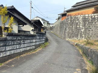 【前面道路含む現地写真】 | 【リフォーム住宅】中古一戸建　里庄町新庄B　3LDK | 東側前面道路幅員4.3ｍ