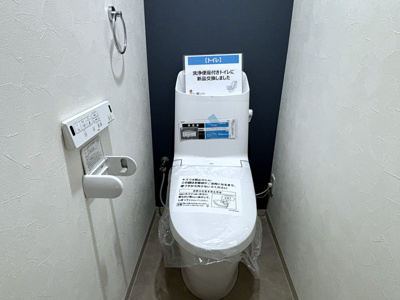 【トイレ】 | 【リフォーム住宅】中古一戸建　里庄町新庄B　3LDK | トイレは温水洗浄機能付き