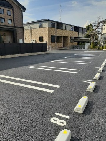 モンレーヴＡの駐車場|車をお持ちの方に嬉しい駐車場付きの物件です