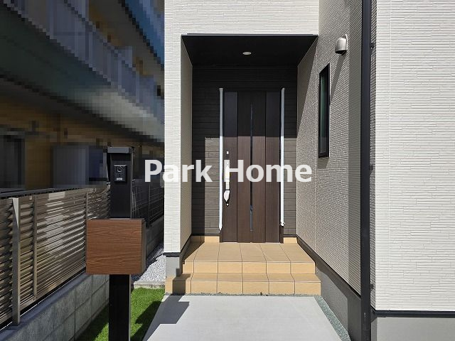 香美市土佐山田町宝町4丁目-2期5棟5-新築戸建ての玄関|5号棟　2025.10月：まもなく完成