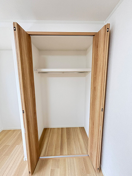 ◆内外装リフォーム済みの美宅◆全居室６帖以上のゆったり間取りの４DK◆宇治市宇治池森の洋室|洋室　クローゼット