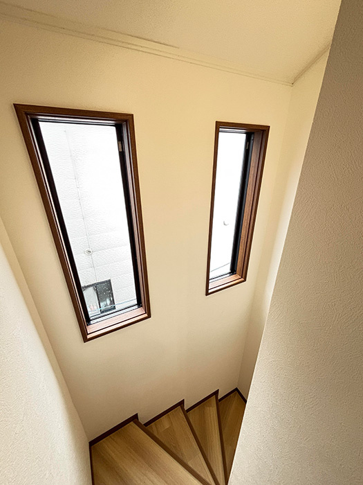 ◆内外装リフォーム済みの美宅◆全居室６帖以上のゆったり間取りの４DK◆宇治市宇治池森のその他|階段