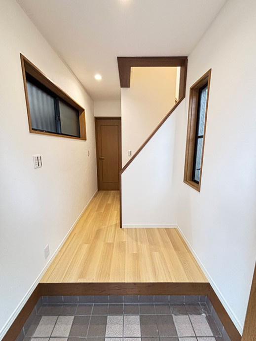 ◆内外装リフォーム済みの美宅◆全居室６帖以上のゆったり間取りの４DK◆宇治市宇治池森の玄関|玄関