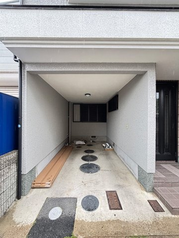 ◆内外装リフォーム済みの美宅◆全居室６帖以上のゆったり間取りの４DK◆宇治市宇治池森の駐車場|ガレージ