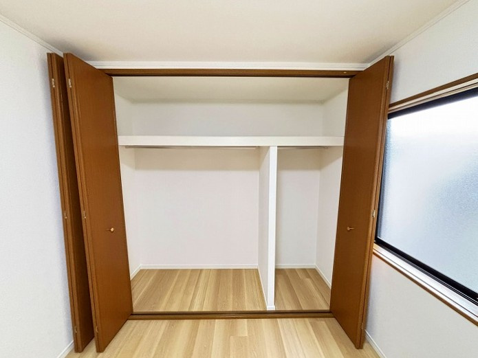 ◆内外装リフォーム済みの美宅◆全居室６帖以上のゆったり間取りの４DK◆宇治市宇治池森の洋室|洋室　クローゼット