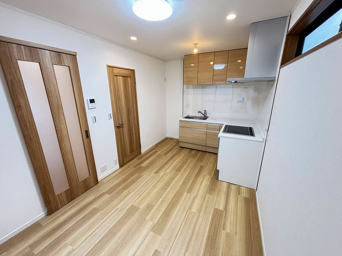 ◆内外装リフォーム済みの美宅◆全居室６帖以上のゆったり間取りの４DK◆宇治市宇治池森の居間・リビング|ダイニング