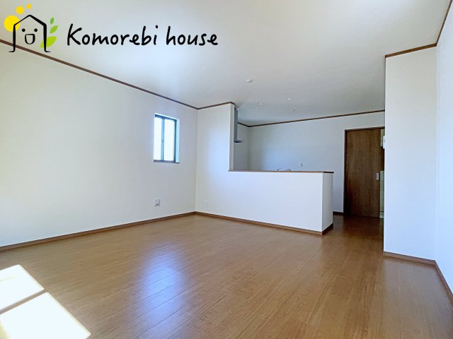 中分1丁目27番　新築一戸建て　ハートフルタウン　Bの居間・リビング|ゆったり過ごせるリビングです