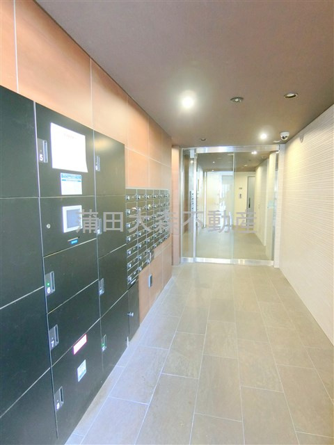 アーバンパーク蒲田南Iのエントランス|防犯カメラTVモニター付きオートロック宅配BOXメールBOX管理人室