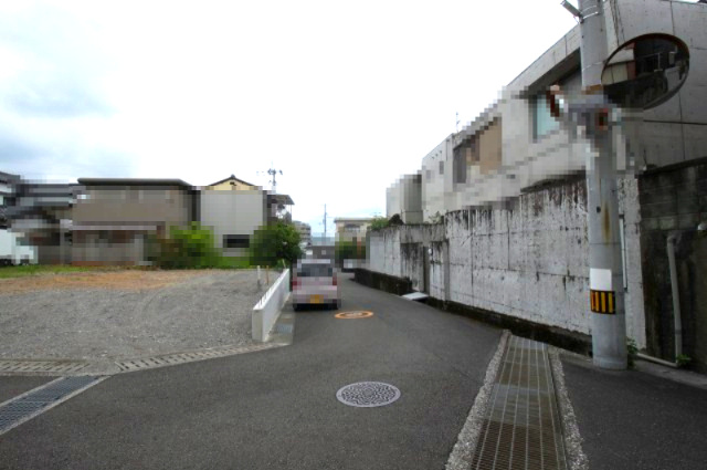 瀬戸南町1丁目　東　建築条件付き　売土地　（全2区画）の前面道路含む現地写真