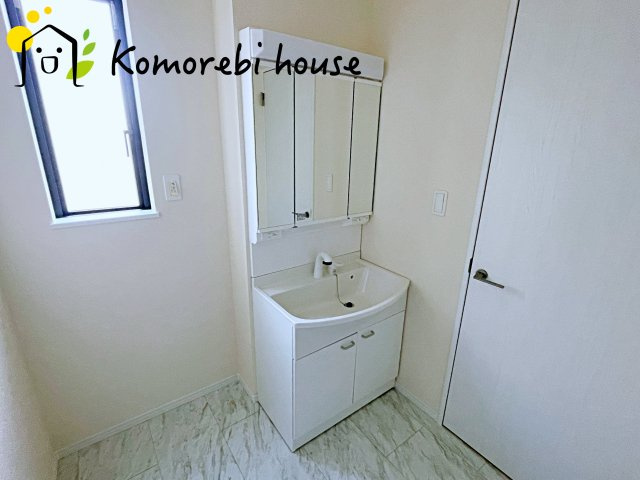 中分1丁目27番　新築一戸建て　ハートフルタウン　Cの独立洗面台