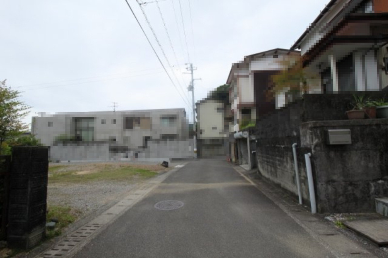 瀬戸南町1丁目　西　建築条件付き　売土地　（全2区画）の前面道路含む現地写真