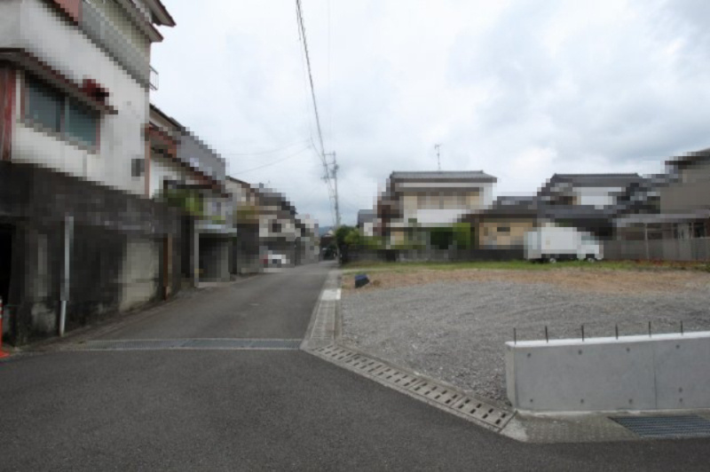 瀬戸南町1丁目　西　建築条件付き　売土地　（全2区画）の前面道路含む現地写真