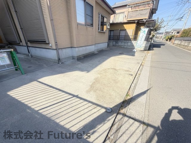 三郷市彦倉1丁目　中古戸建の駐車場|お車は3台駐車可能です(車種によります)