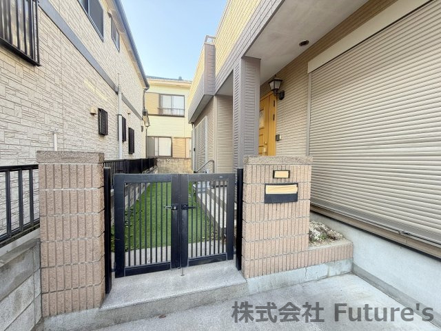 三郷市彦倉1丁目　中古戸建のエントランス|玄関アプローチ