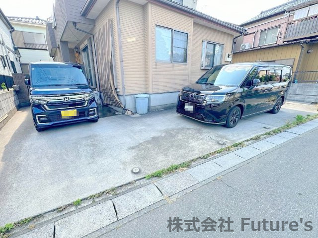 三郷市彦倉1丁目　中古戸建の駐車場|お車は3台駐車可能です(車種によります)