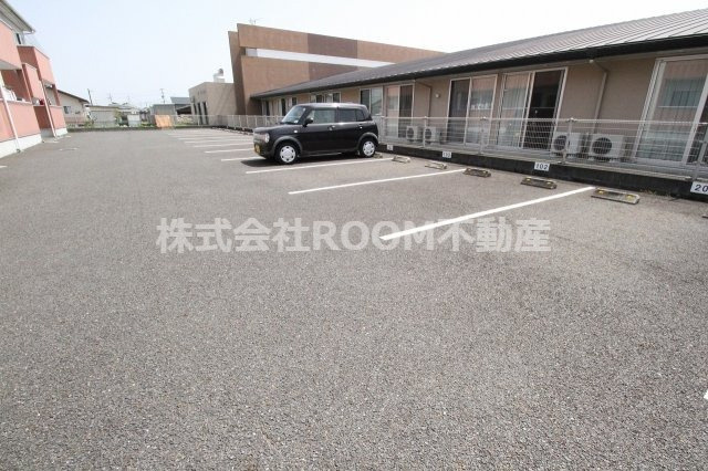 グリーンコーポ南横市の駐車場