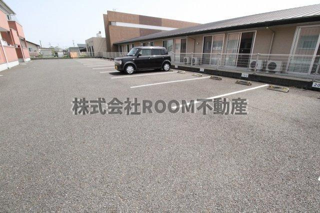 グリーンコーポ南横市の駐車場|駐車場に車を止められます