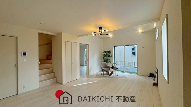 【居間・リビング】 | 久喜市野久喜3期　ブルーミングガーデン　新築戸建　全１棟　１号棟