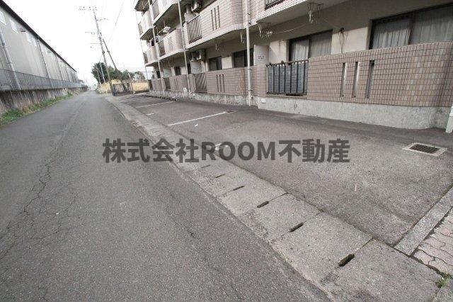 ユーミー壱番館の駐車場|駐車場に車を止められます