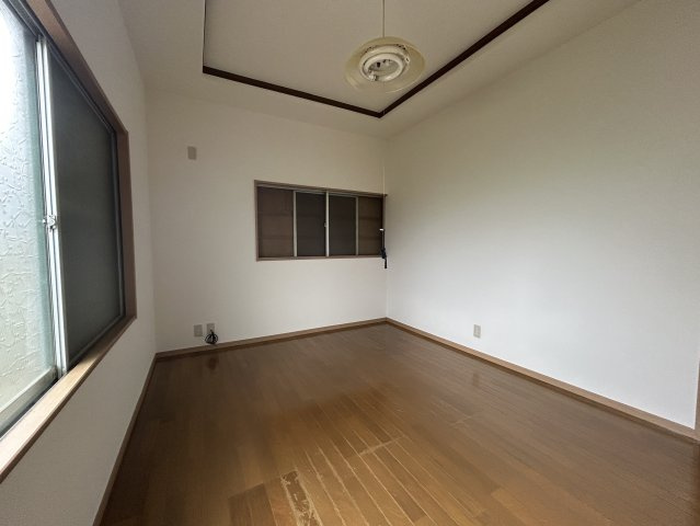 津福今町貸家の洋室