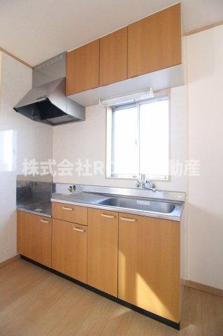 グリーンコーポ年見のキッチン|コンパクトなキッチンで掃除もラクラク