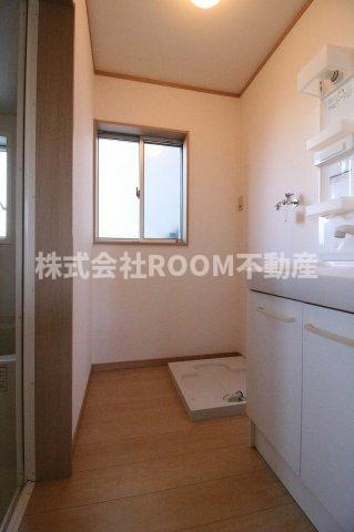 グリーンコーポ年見の独立洗面台|朝の支度にも助かる、独立の洗髪洗面化粧台