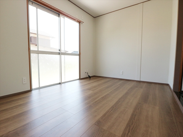 小林借家の洋室