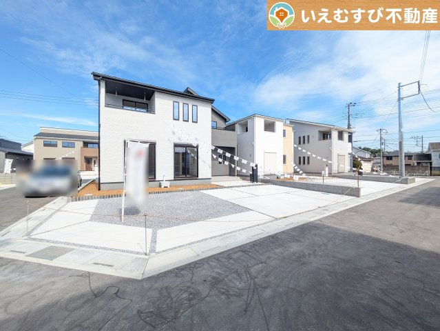 Livele Garden.S　行田城西第2の駐車場|並列4台駐車可能なゆとりのカースペース
複数台車をお持ちでも、お友達が遊びに来てもゆとりの駐車スペース！