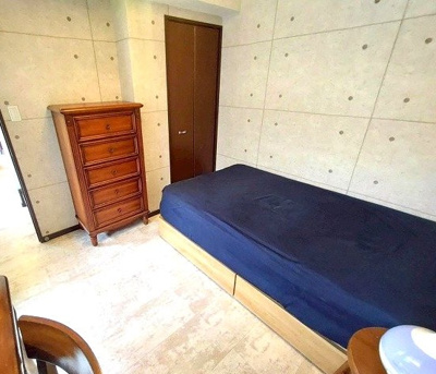 【洋室】 | ネオステージ長丘 | おしゃれな壁でどんなお部屋にしようかと想像力が膨らみますね。
