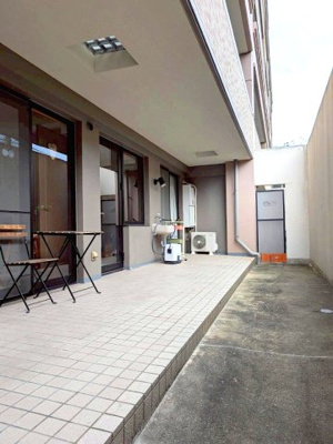 【その他】 | ネオステージ長丘 | こちらはテラス。バルコニーはまた別にございます。広いのでガーデンテーブルセットやソファの設置も可能です。