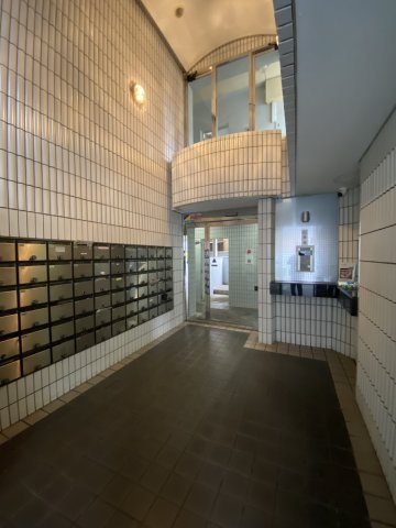 ラ・レジダンス・ド・パンテールのエントランス|建物の内部です