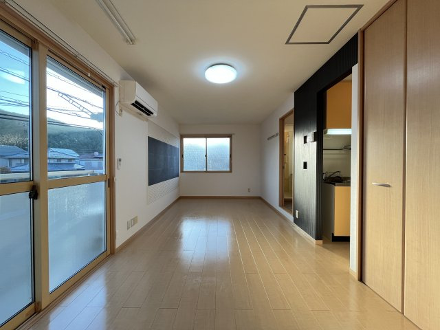 リビングタウン観音寺Ｅ棟の居間・リビング