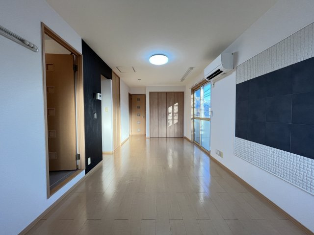 リビングタウン観音寺Ｅ棟の居間・リビング