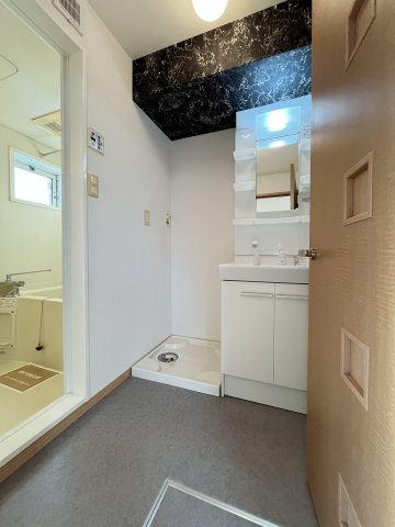 リビングタウン観音寺Ｅ棟の洗面所