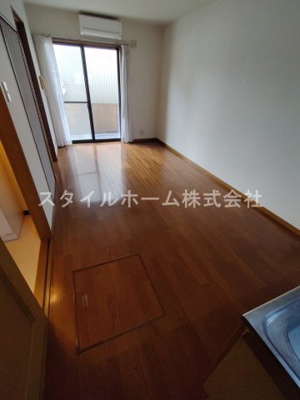 【居間・リビング】 | メゾン・ド・ベール | 別部屋写真です。