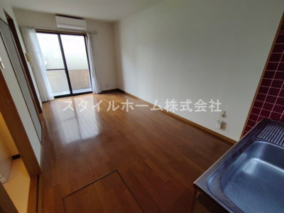 【居間・リビング】 | メゾン・ド・ベール | 別部屋写真です。