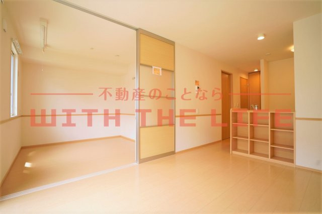 グランドソレーユＲＳ【10，000円キャッシュバック対象物件】の内装|明るい色調の室内です