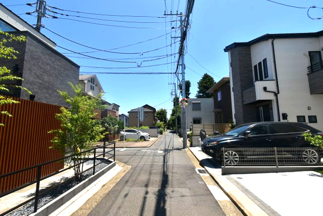 吉祥寺北町5丁目・新築戸建の前面道路含む現地写真